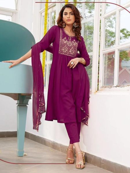 fox Georgette With Embrodery Design Kurti Set 