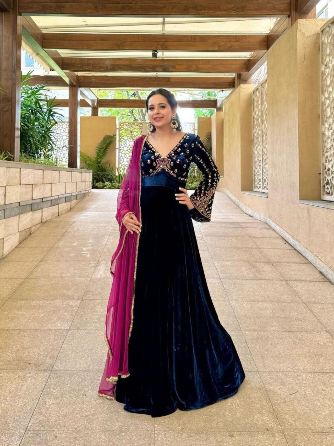 Royal Blue Velvet Mermaid Evening Dresses Arabic Aso Ebi Silver Sparkle  Appliques Special Occasion Gowns Sheer Neck Cap Sleeves Plus Size Formal  Party Dress CL3119 From Allloves, $104.77 | DHgate.Com