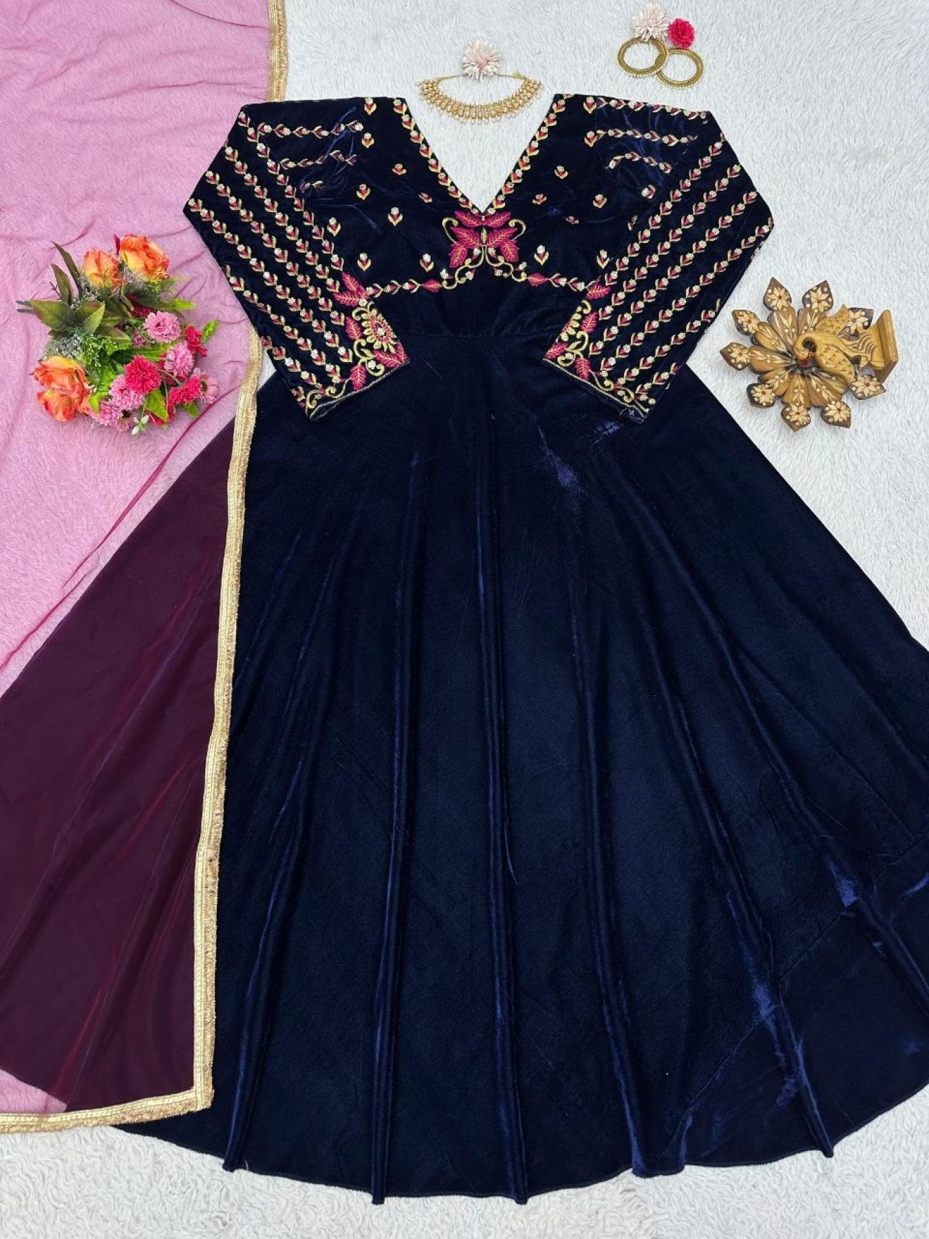 Embroidered Ladies Velvet Gown, White at Rs 1400 in Surat | ID:  2848952979962