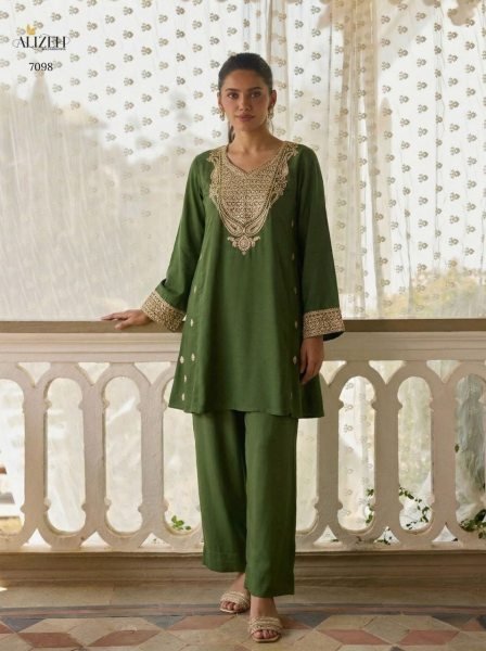 Accessible Green Cotton Silk A Line Suit Set with Soft Net Dupatta for Festive Wear Pakistani Suits Wholesale