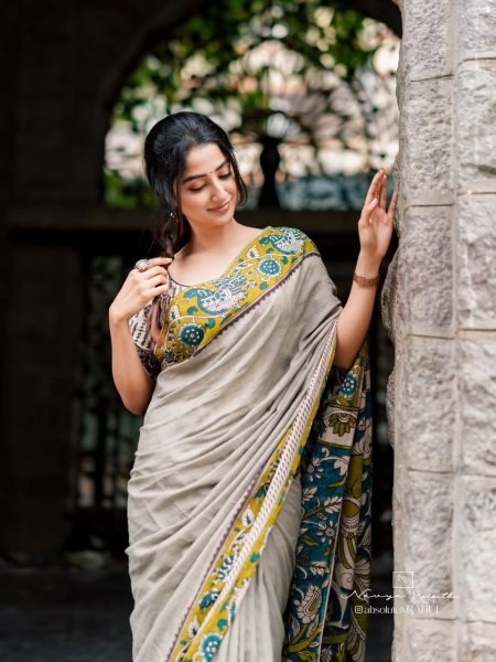 Accessible Grey Heavy Linen Printed Saree with Running Blouse and Fumka Pallu Printed Cotton Sarees Wholesale