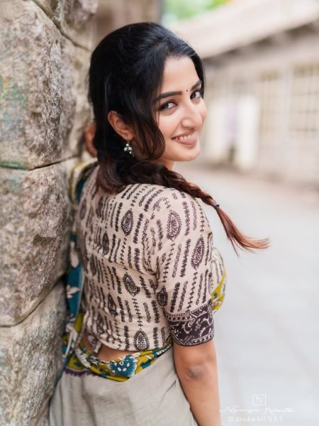 Accessible Grey Heavy Linen Printed Saree with Running Blouse and Fumka Pallu Printed Cotton Sarees Wholesale
