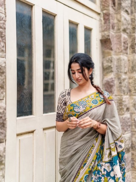 Accessible Grey Heavy Linen Printed Saree with Running Blouse and Fumka Pallu Printed Cotton Sarees Wholesale