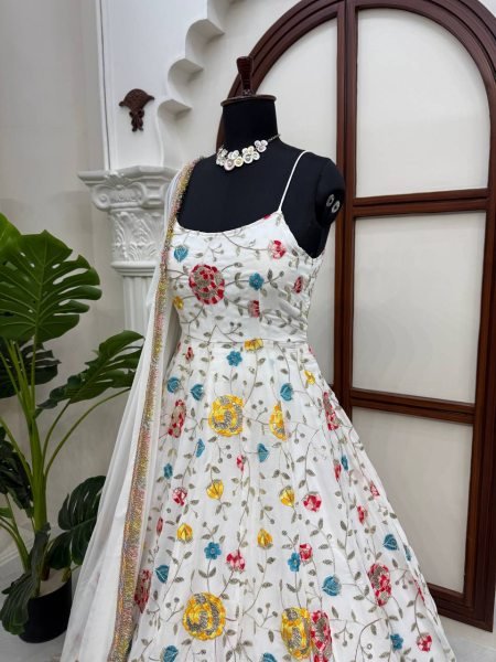 Accessible White Anarkali Suit Set with Fancy Lace Dupatta at Wholesale Rate Ready To Wear Collection