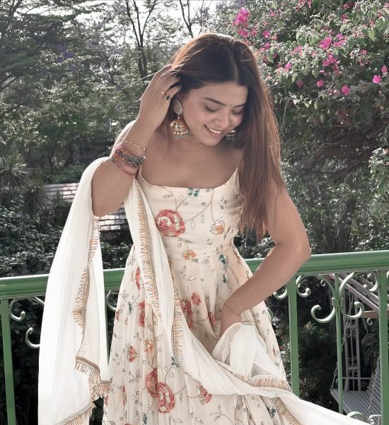 Accessible White Anarkali Suit Set with Fancy Lace Dupatta at Wholesale Rate Ready To Wear Collection