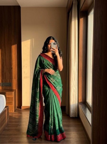 Adaptable Green Moss Fabric Saree with Traditional Bandhani Print and Mirror Detailing Bandhej Sarees Wholesale