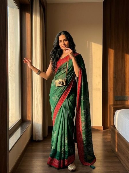 Adaptable Green Moss Fabric Saree with Traditional Bandhani Print and Mirror Detailing Bandhej Sarees Wholesale