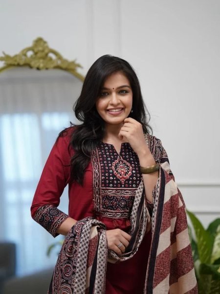 Adaptable Red Comfortable Cotton Kurta Set for Office and Casual Wear Cotton Kurtis Wholesale