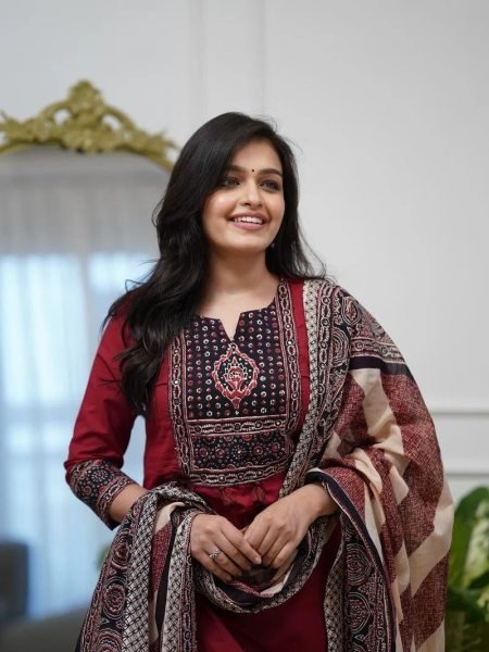 Adaptable Red Comfortable Cotton Kurta Set for Office and Casual Wear Cotton Kurtis Wholesale