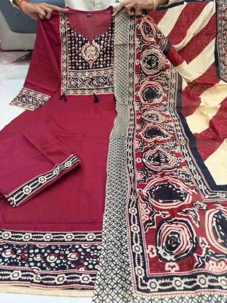 Adaptable Red Comfortable Cotton Kurta Set for Office and Casual Wear Cotton Kurtis Wholesale