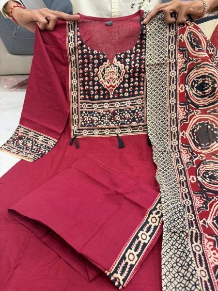 Adaptable Red Comfortable Cotton Kurta Set for Office and Casual Wear Cotton Kurtis Wholesale