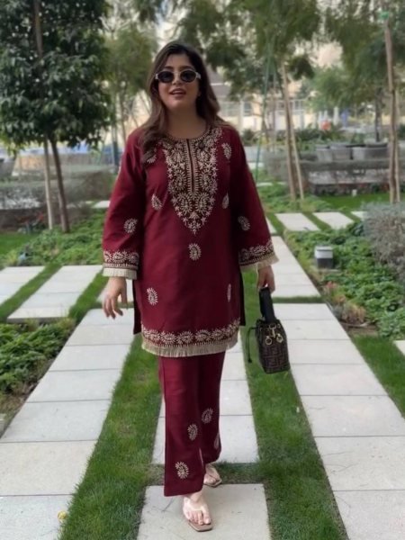 Advanced Maroon Slub Rayon Kurti Pant Set at Wholesale Rate for Women Kurtis