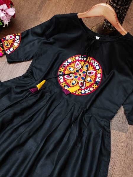 Affordable Black Designer Dholida Navratri Rayon 2 Piece Set with Gamthi Work and Lace Border Navratri Lehnega Choli