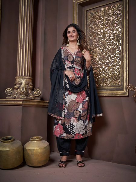 Alia cut silhouette with V-neckline and intricate handwork on the neckline Kurtis