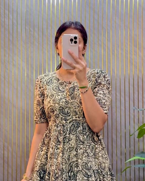 Alluring Pista Boutique Style Kalamkari Printed Midi Dress with Functional Mobile Pocket Western Ladies Top Wholesale