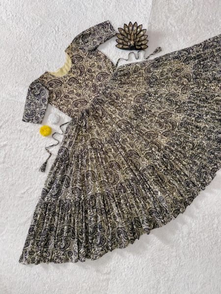 Alluring Pista Boutique Style Kalamkari Printed Midi Dress with Functional Mobile Pocket Western Ladies Top Wholesale