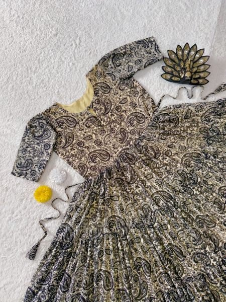 Alluring Pista Boutique Style Kalamkari Printed Midi Dress with Functional Mobile Pocket Western Ladies Top Wholesale