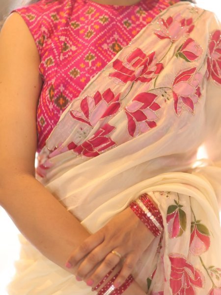 Alluring White Designer Soft Tabi Saree with Kamal Print and Cut Dana Handwork Printed Cotton Sarees Wholesale