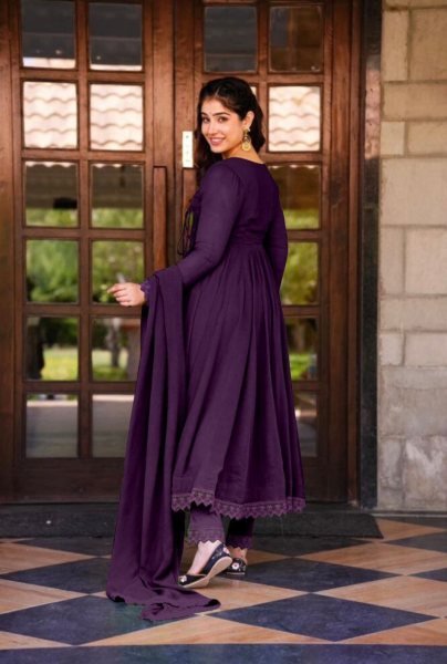 Anarkali Heavy Georgette Gown Pant With dupatta And Fancy Latkan Dori  3 Piece Kurti Set