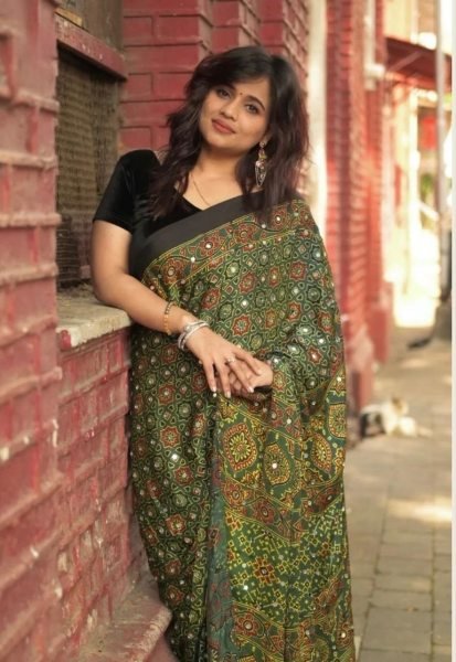 Artistic Green Designer Gajji Silk Saree with Handcrafted Mirror Work at Wholesale Rate Silk Sarees Wholesale