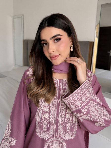 Artistic Mauve Pink Chinon Silk Kurti Palazzo Set with Thread Embroidery Ready To Wear Collection