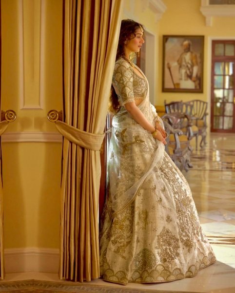 Authentic Cream Heavy Slub Silk Sequins Dori Zari Work Lehenga Choli with Net Dupatta For Bridal Designer Lehenga Choli