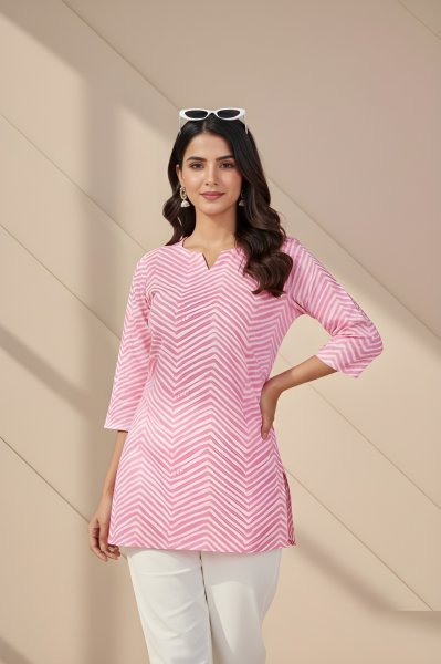 Baby Pink Cotton Printed Top With Round Neck At Factory Price Kurti Set Printed Kurtis
