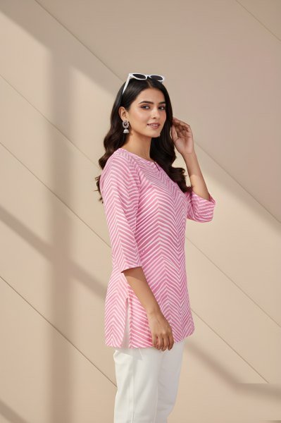 Baby Pink Cotton Printed Top With Round Neck At Factory Price Kurti Set Printed Kurtis