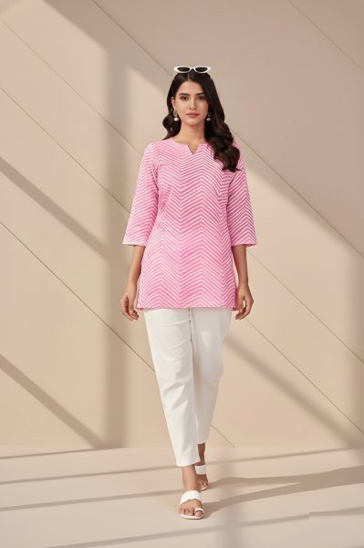 Baby Pink Cotton Printed Top With Round Neck At Factory Price Kurti Set Printed Kurtis