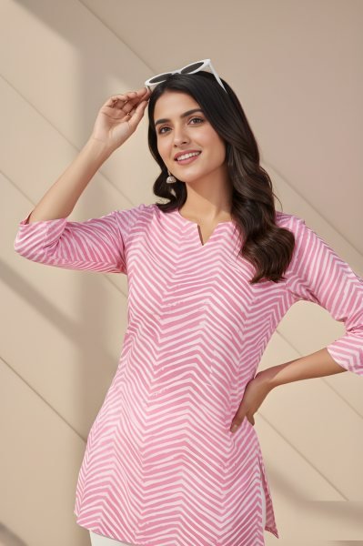 Baby Pink Cotton Printed Top With Round Neck At Factory Price Kurti Set Printed Kurtis