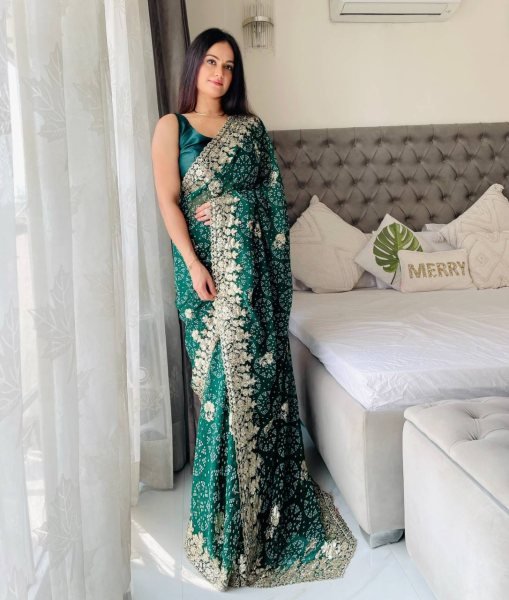 Bandhani Print Georgette Saree with Designer Sequin Work & Fancy Cutwork Border for Party Wear Georgette Sarees Wholesale