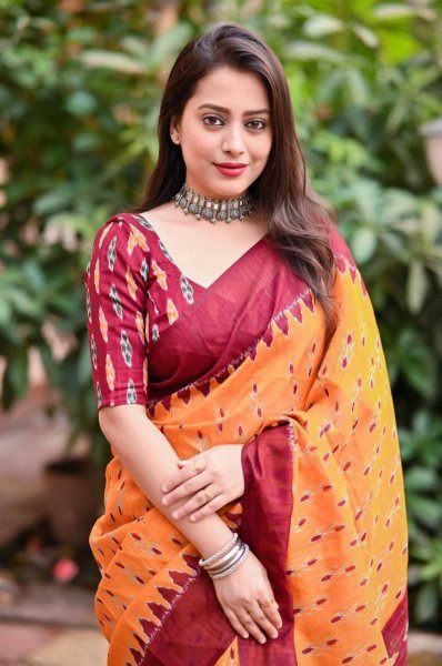 Beautiful Beige Printed Linen Cotton Saree Pure Quality with Tassels Wholesale Price Printed Cotton Sarees Wholesale