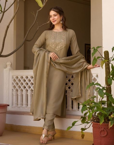 Beautiful Trending Summer Collection Ethnic Rayon Slub Kurta Pant Set with Dupatta