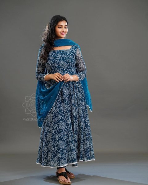 Beautifull Fox Georgette Gown With Dupatta Kurti With Dupatta Wholesale