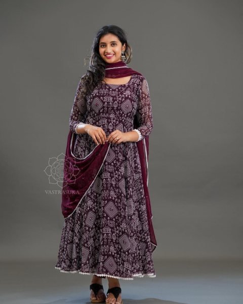 Beautifull Fox Georgette Gown With Dupatta Kurti With Dupatta Wholesale