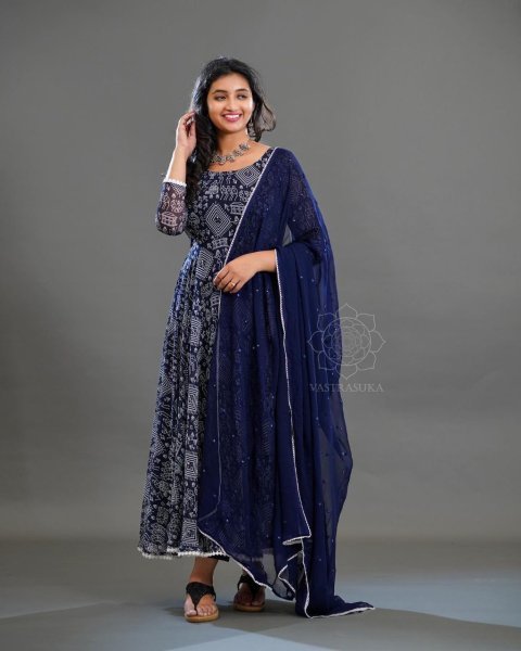 Beautifull Fox Georgette Gown With Dupatta Kurti With Dupatta Wholesale