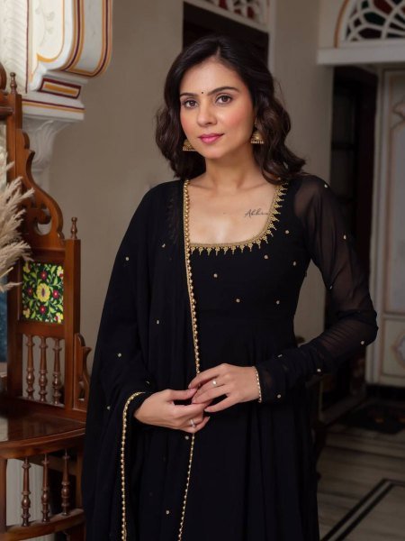 Black Blooming Fabric Zari Thread Embroidery Suit with Dupatta for Festive Wear Anarkali Kurtis 