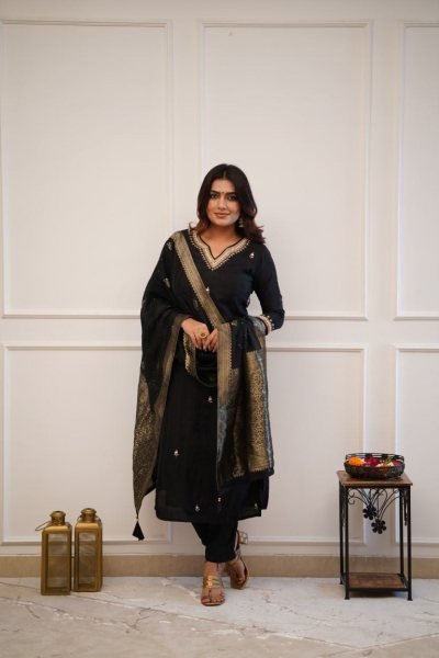 Black Chanderi Kurti Set with Embroidery and Jacquard Dupatta 3 Piece Kurti Set