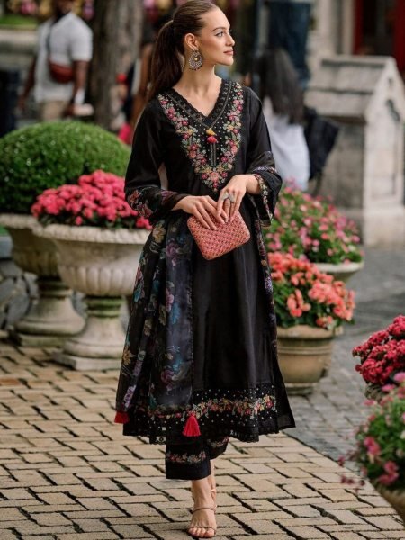 Black Muslin Silk Kurta Set with Sequin Embroidery   Organza Dupatta Perfect for Celebrations 3 Piece Kurti Set