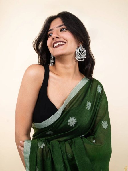 Bohemian Green Linen Cotton Digital Printed Saree with Contrast Color Border at Wholesale Rate Linen Sarees Wholesale