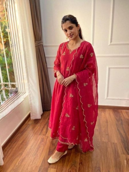 Bohemian Red Mul Chanderi Kurta Pant Dupatta Set with Bracelet Combo Kurtis