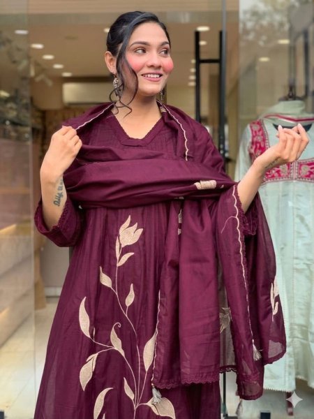 Boutique Embroidered Rayon 3 Piece Kurti Set with Nazmin Dupatta for All Day Wear Kurtis
