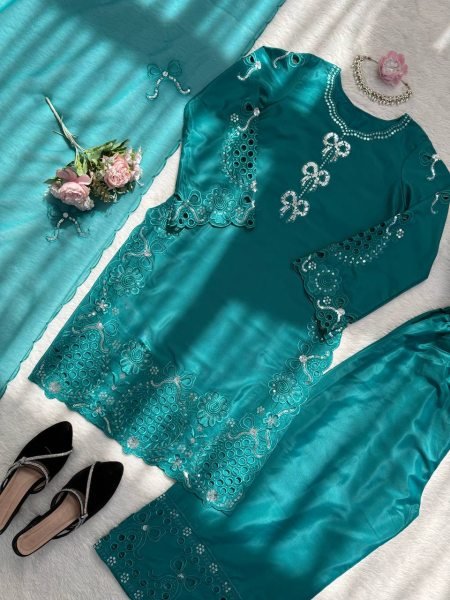 Boutique Style Suit Set With Dupatta for Resellers Collection Ready To Wear Collection