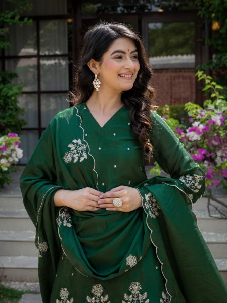 Breathtaking Green Stylish Embroidered Kurti Set with Chinnon Fabric for Ethnic Wear Collection Ready To Wear Collection