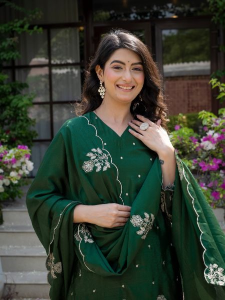 Breathtaking Green Stylish Embroidered Kurti Set with Chinnon Fabric for Ethnic Wear Collection Ready To Wear Collection