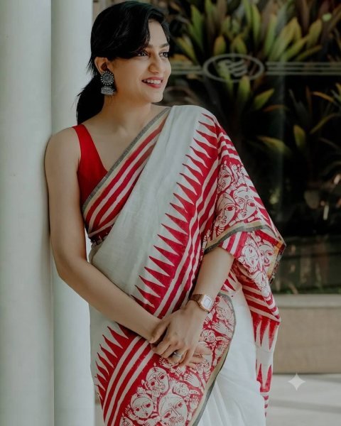 Captivating White Designer Linen Cotton Doll Print Saree with Matching Blouse For Bulk Order Printed Cotton Sarees Wholesale