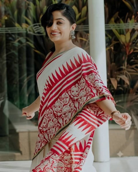 Captivating White Designer Linen Cotton Doll Print Saree with Matching Blouse For Bulk Order Printed Cotton Sarees Wholesale