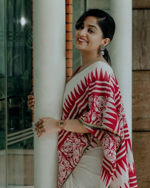 Captivating White Designer Linen Cotton Doll Print Saree with Matching Blouse For Bulk Order Printed Cotton Sarees Wholesale