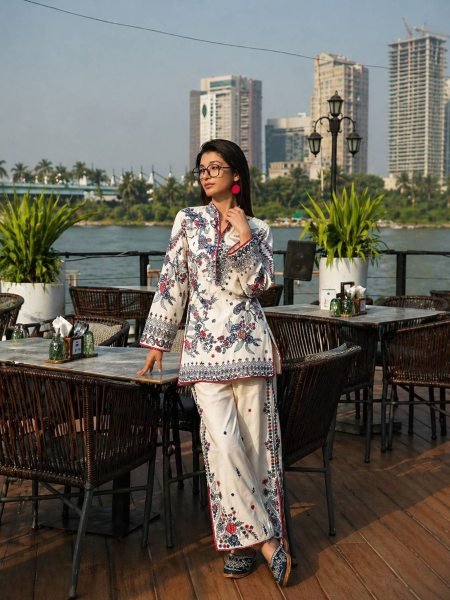 Charismatic White Kurti Palazzo Set with Thread Embroidery and Latkan Neck Kurtis