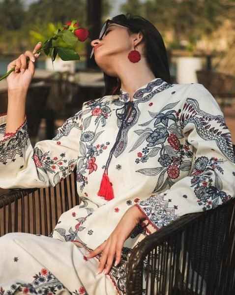 Charismatic White Kurti Palazzo Set with Thread Embroidery and Latkan Neck CO ORD Sets
